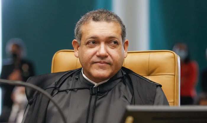 Ministros do STF e TSE criticam carta de Flávio Bolsonaro