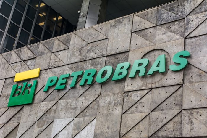 Petróleo acima de US$ 110 pressiona subsídios e preços da Petrobras
