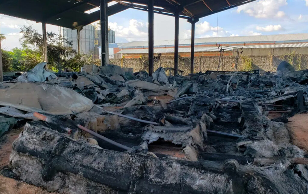 Fábrica em Teresina é consumida por incêndio nesta sexta-feira(13)