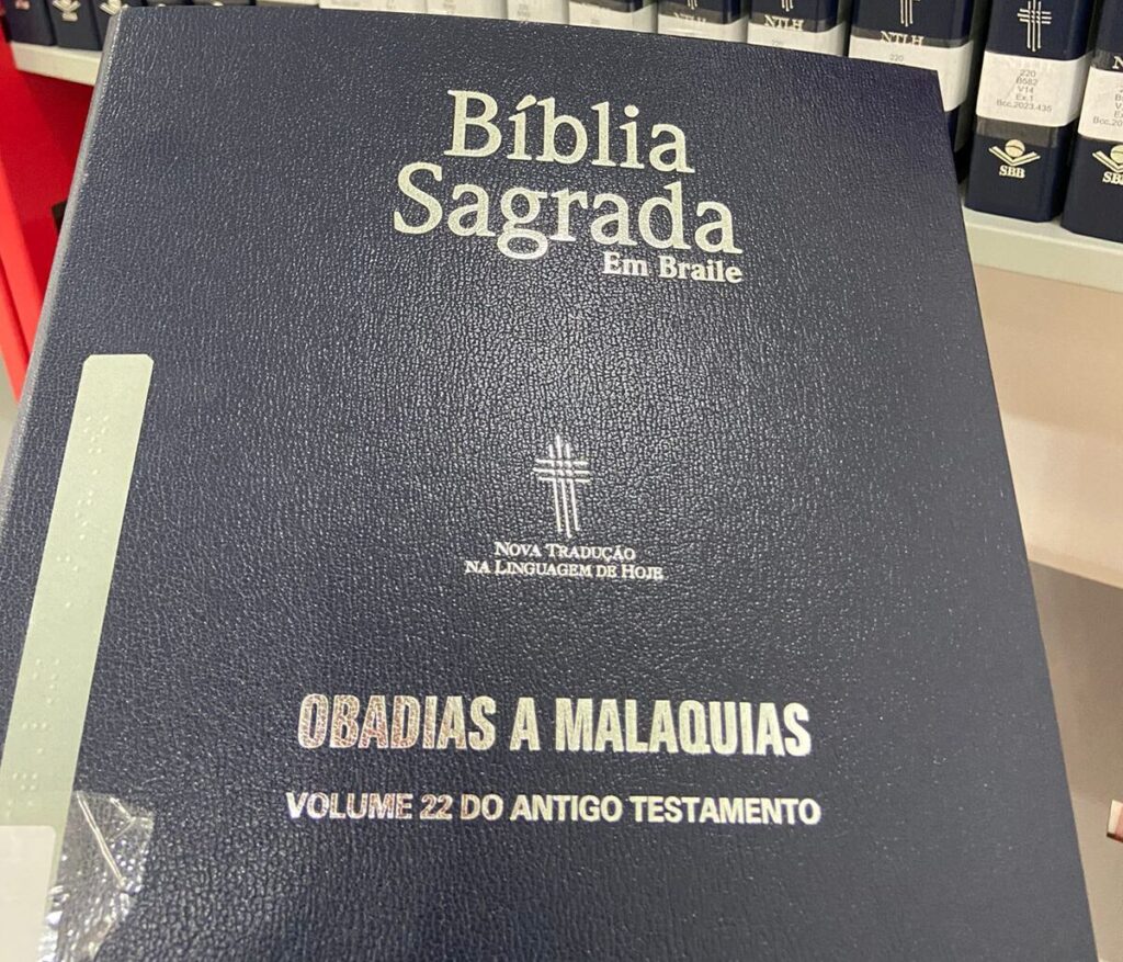Biblioteca Estadual Cromwell de Carvalho disponibiliza bíblia em braille
