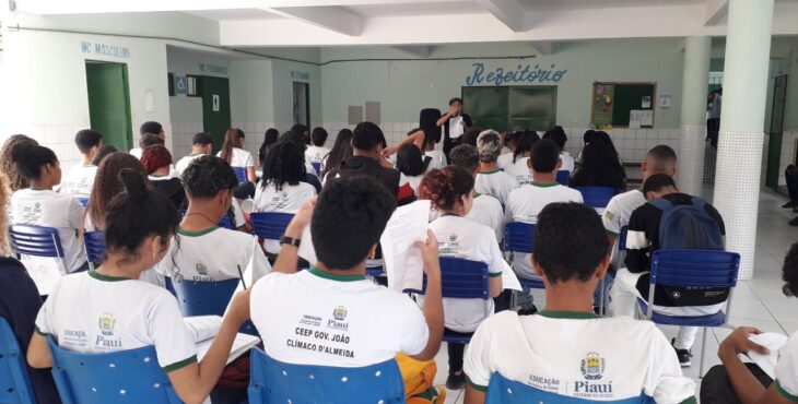 Escola João Clímaco prepara estudantes com o projeto “Pré-Enem não Tira Férias”