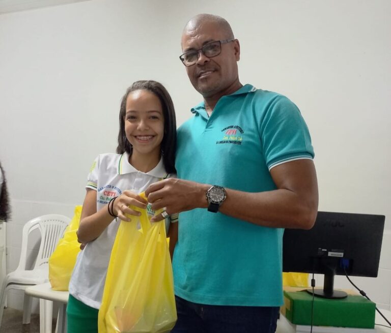 Escolas da rede estadual promovem acesso à higiene íntima com distribuição de kits para estudantes