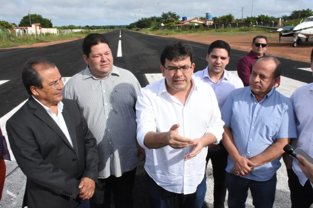 Governador inaugura pista do aeródromo de Valença e anuncia escolas de tempo integral para o município