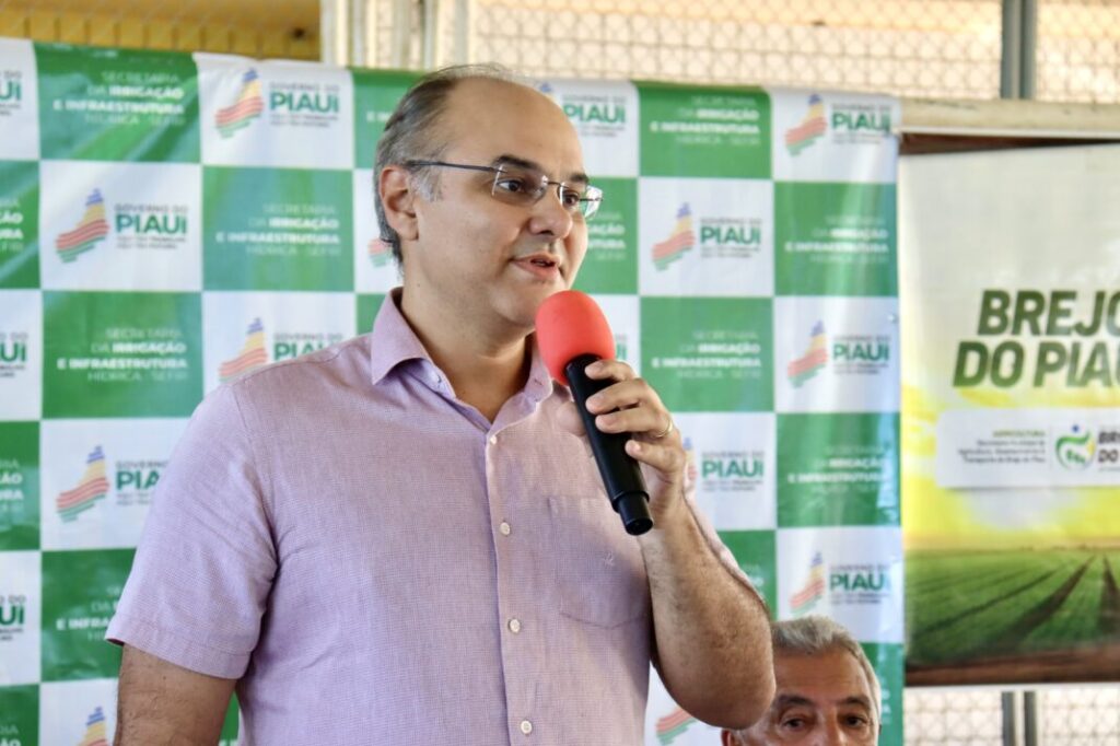 Sefir entrega kits de irrigação em Brejo do Piauí