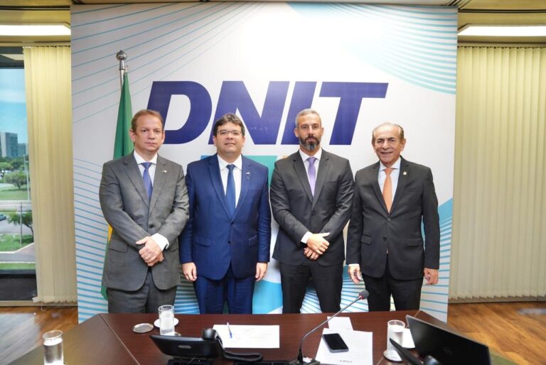 Governador trata de obras federais no Piauí com o Dnit