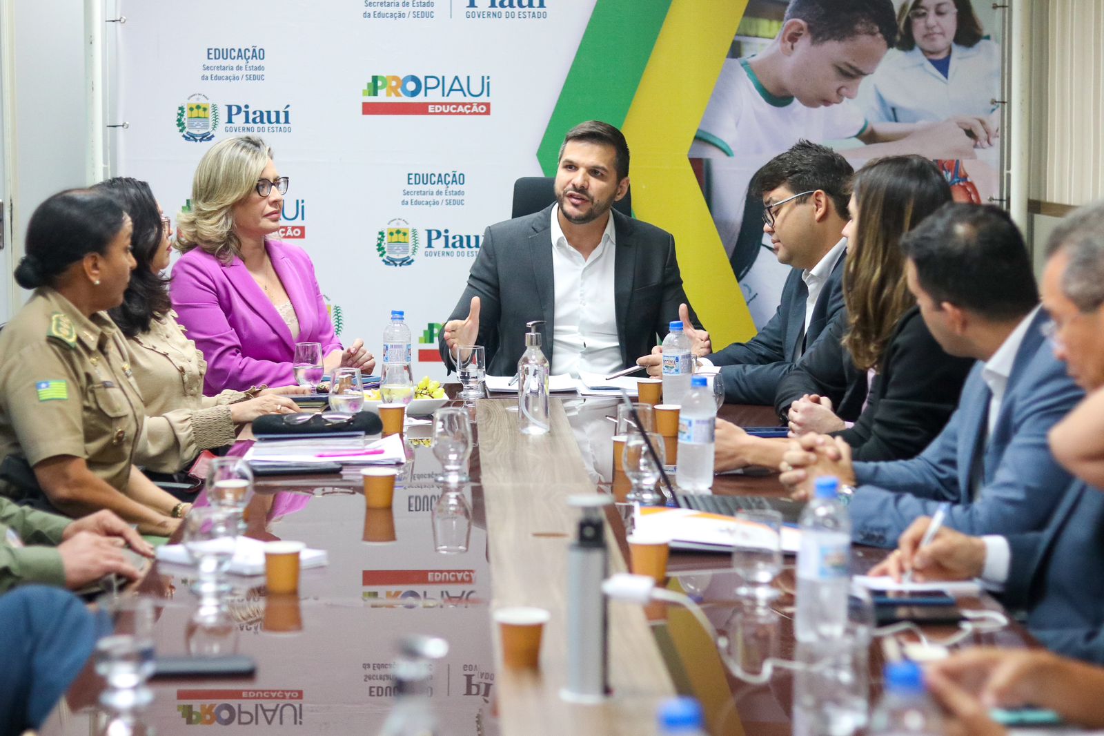 Secretarias de Educação e Segurança Pública criam Grupo de Trabalho para promover a segurança e a cultura de paz nas escolas