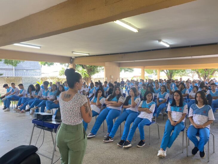 Unidade Escolar Lourival Parente promove diálogo com estudantes sobre bullying