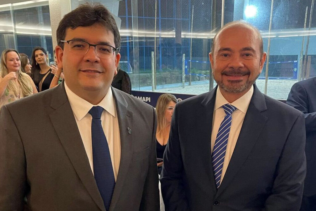O advogado Agrimar Rodrigues de Araújo e o governador Rafael Fonteles conversam. Agrimar figura na lista triplice para o cargo de desembargador pelo Quinto Constitucional.