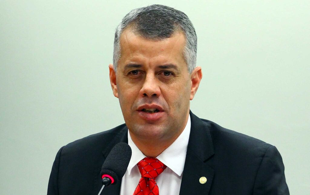 Deputado Evair Vieira de Melo solicita prisão de líder do MST, João Pedro Stedile