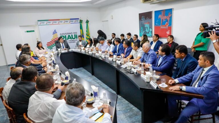Rafael Fonteles realiza sexta reunião com prefeitos para ouvir demandas dos gestores