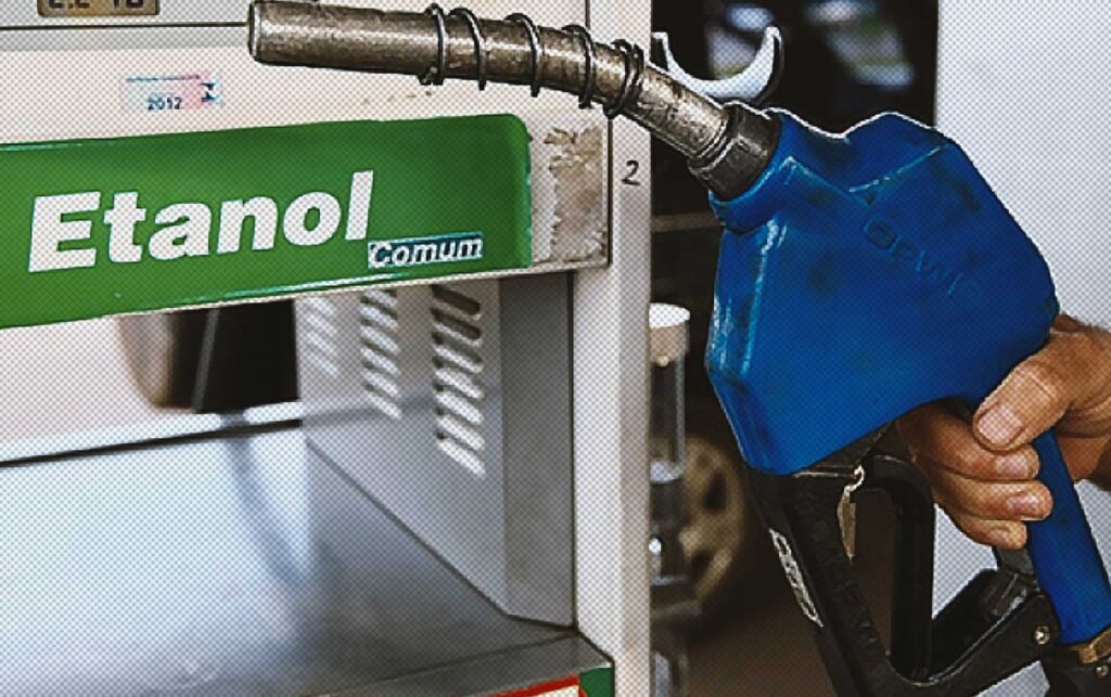 Ministro anuncia aumento do etanol na gasolina