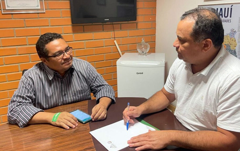 Evaldo Gomes, ao lado de Dilson Resende, liderança ligada ao ex-prefeito Firmino Filho e conhecido por construir chapas.