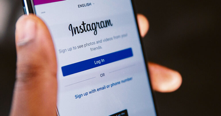 Instagram apresentou instabilidade neste domingo(21). Usuários de diversos países apontaram problemas ao acessar a rede social