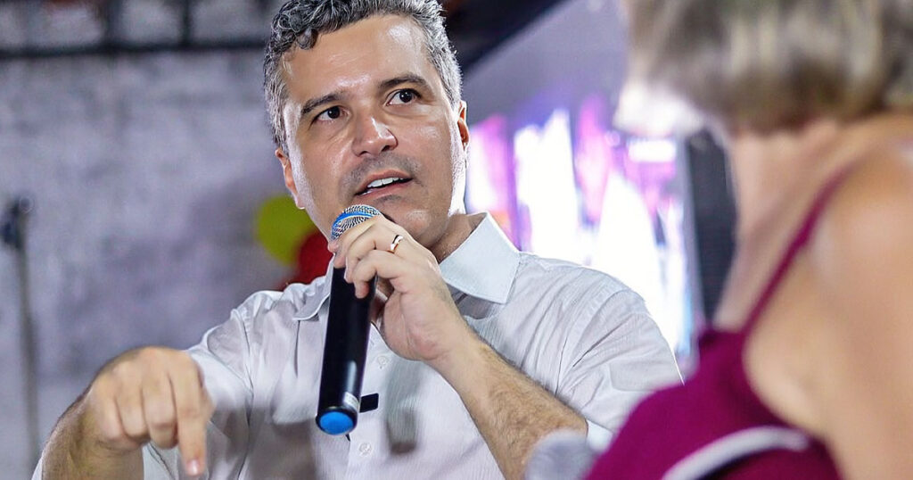 Dr. Vincíus retirou a pré-candidatura a prefeito de Teresina.