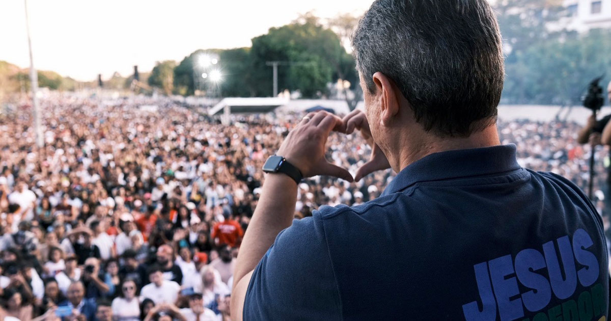 Tarcísio de Freitas vai à Marcha para Jesus e consolida imagem no meio evangélico.