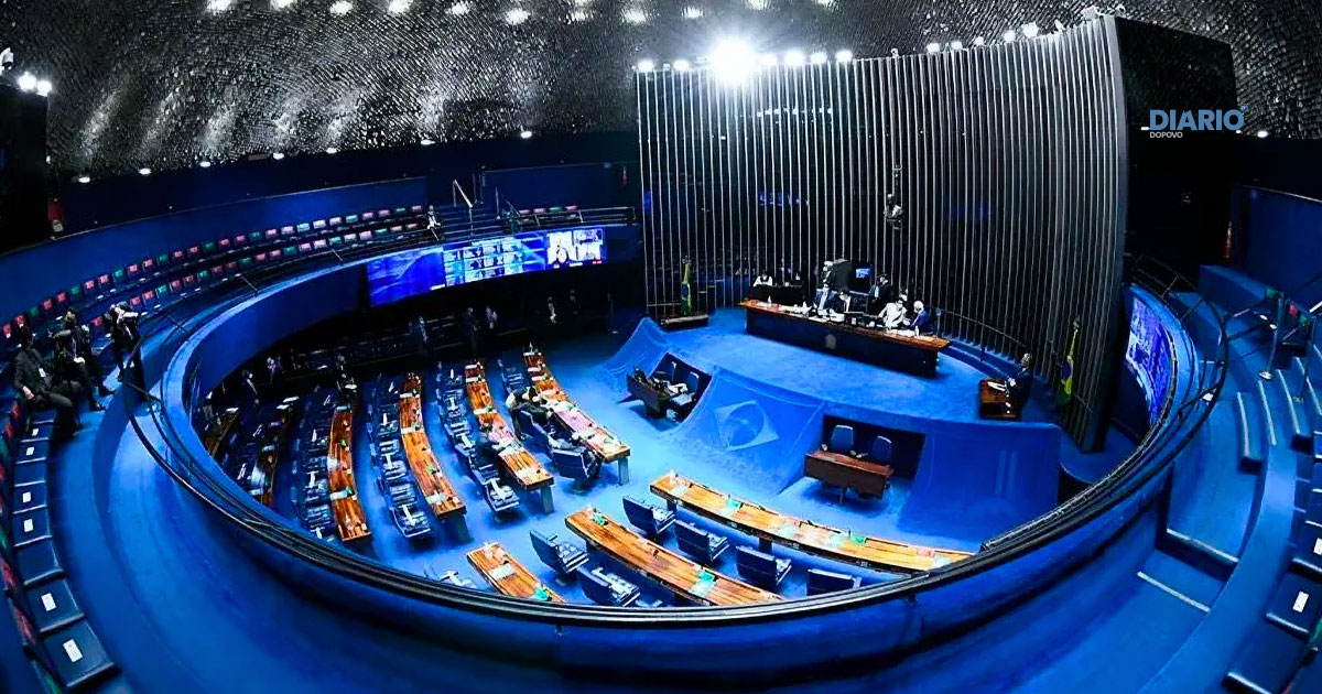 Senado aprova projeto que proíbe víncluso empregatício entre religiosos e igrejas.