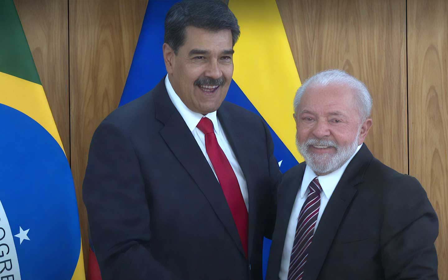 Crise diplomática entre Brasil e Venezuela. Lula, ao lado de Maduro em cerimônia no Brasil