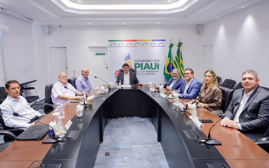 Neste sábado, 2 de novembro, o prefeito de Teresina, Silvio mendes, teve um encontro com o governador Rafael Fonteles e a equipe de saúde do Estado. Silvio estava acompanhado do futuro presidente da FMS, Charles Silveira.