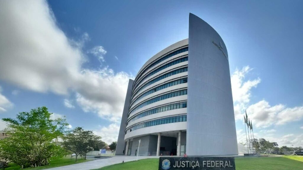 Edital do concurso público TRF-1 com salários de até R$ 16 mil.