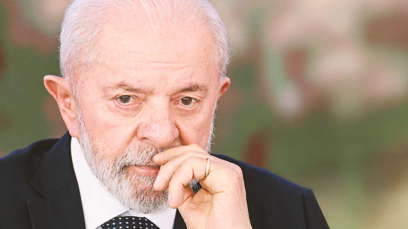 Lula se recupera no Hospital Sírio-Libanês após cirurgia bem-sucedida. Episódio abre debate sobre sucessão e alternativas no PT.