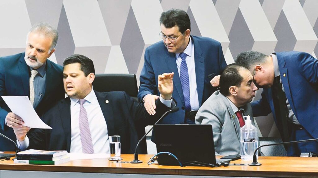 Sala da CCJ no Senado vazio antes de discussão da reforma tributária.