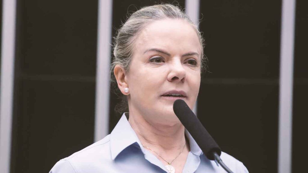 Gleisi Hoffmann faz críticas ao editorial do Estadão