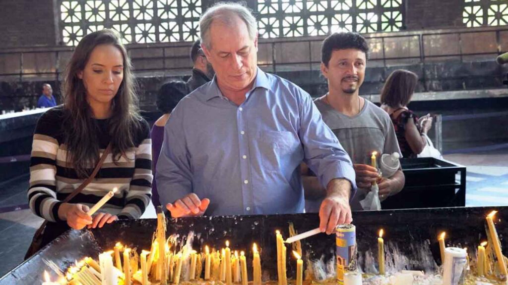 Possível fusão do PDT ao PT ameaça futuro político de Ciro Gomes no partido