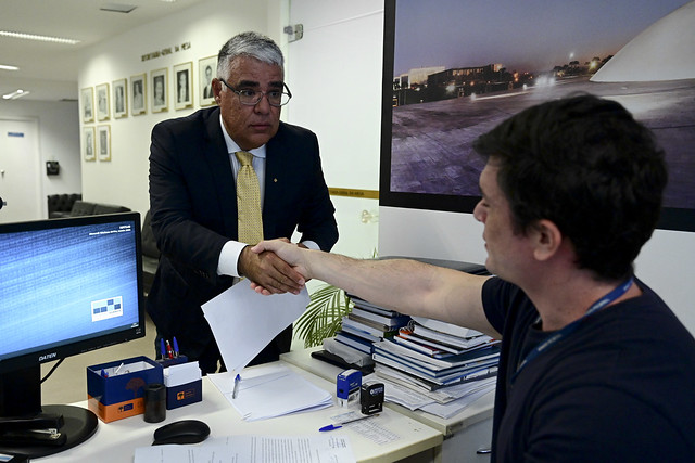 Mais três senadores registram candidaturas à presidência do Senado.