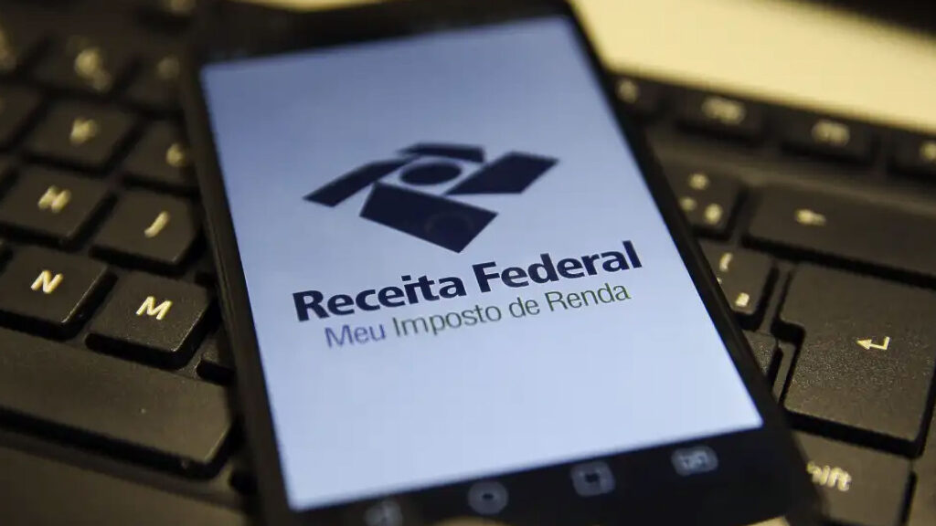 Os contribuintes podem verificar se estão no lote de pagamento acessando o site da Receita Federal.