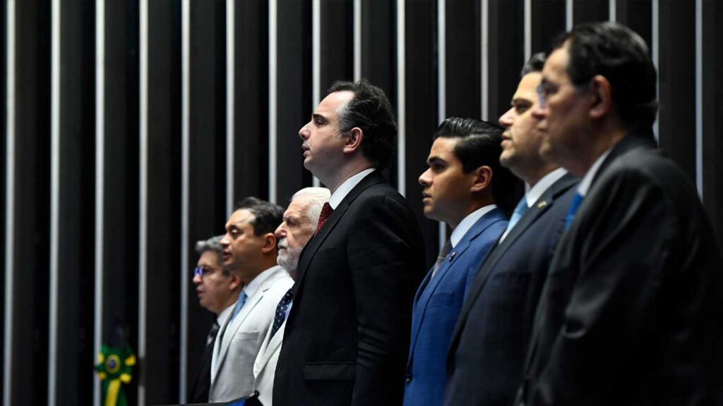 Novos líderes no Senado