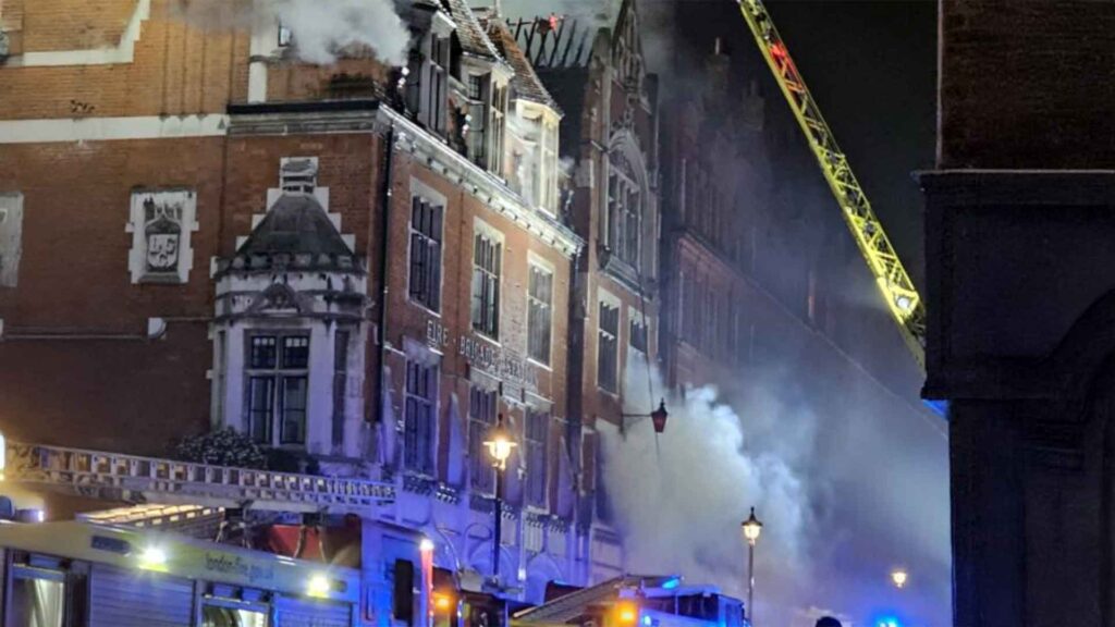 Incêndio em hotel de luxo em Londres