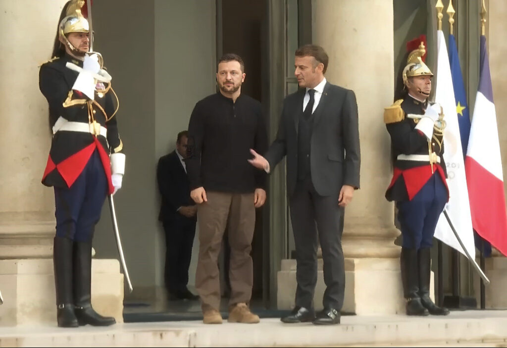 Presidente Zelensky e Macron em Paris.