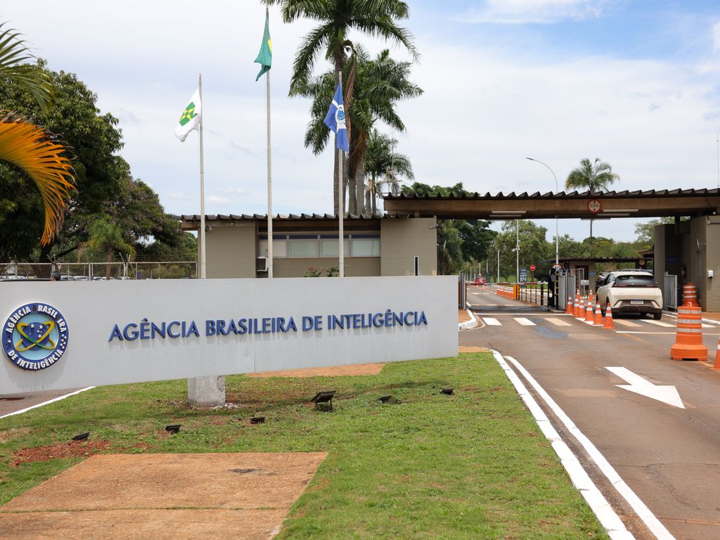 Relatório da Polícia Federal sobre espionagem na Abin durante gestão Bolsonaro.
