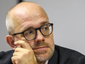 "Big Techs e responsabilização no Brasil: desafios atuais."
