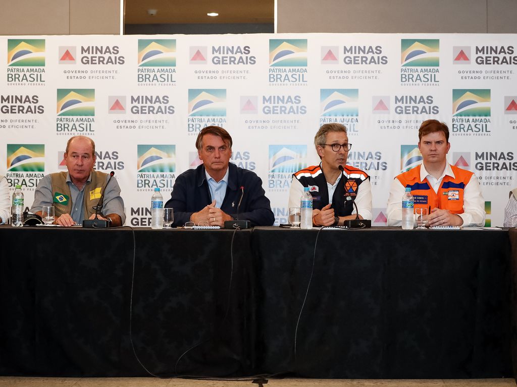 Bolsonaro se reúne com aliados em Belo Horizonte para discutir estratégias políticas.