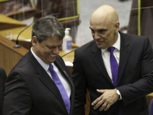 ** Bolsonaro e Tarcísio em evento em São Paulo com segurança reforçada.