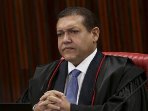 "Braga Netto pede acareação com Mauro Cid sobre assassinado de autoridades."