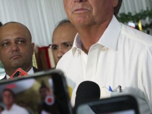 Caiado apoia Bolsonaro e promete indulto em Goiás.