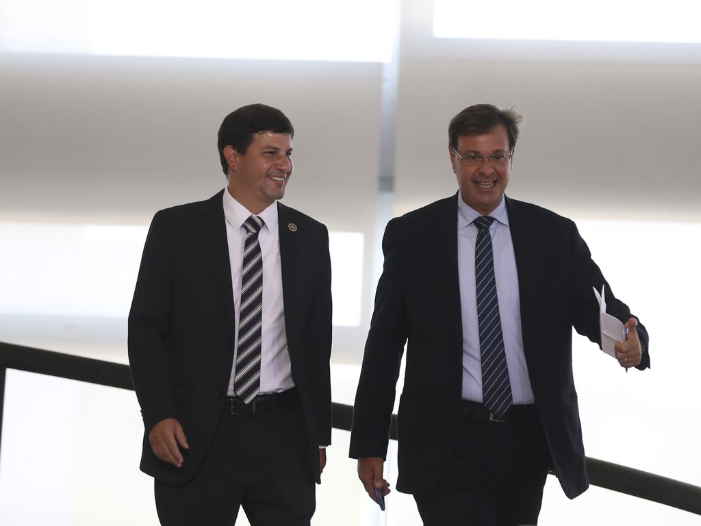 Gilson Machado detido pela Polícia Federal por obstrução da Justiça.
