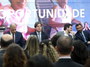 Campanha do governo sobre ressarcimento a aposentados.