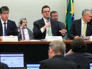 Investigação sobre fraudes no INSS no Congresso Nacional.