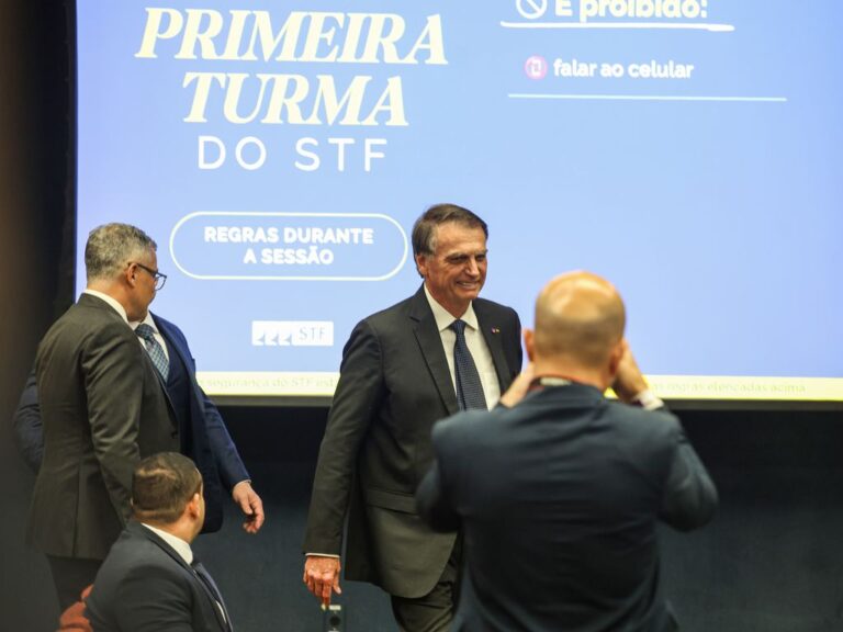 ** Indiciados por espionagem ilegal: Jair Bolsonaro e diretores da Abin.