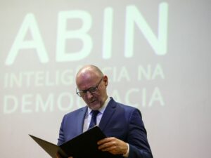 Entidade da Abin pede afastamento de Luiz Fernando Corrêa