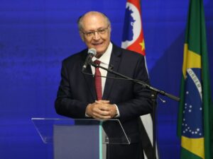 ** Lula discute alianças políticas em São Paulo para 2026.