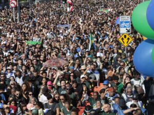 ** PT se aproxima de evangélicos durante a Marcha para Jesus em SP.