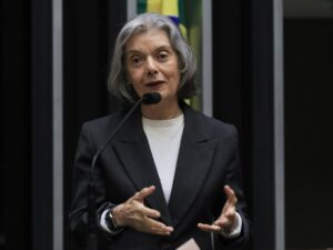 "Ministra Cármen Lúcia discute plataformas digitais no STF"