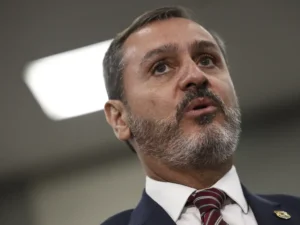 "Espionagem da Abin e investigação da Polícia Federal no Brasil."
