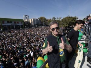 "Ministro da AGU anuncia ressarcimento a aposentados do INSS."