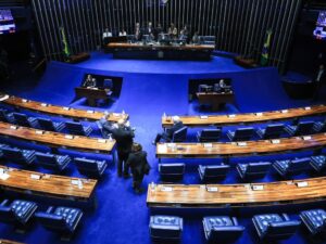 Senado aprova aumento de deputados federais de 513 para 531.