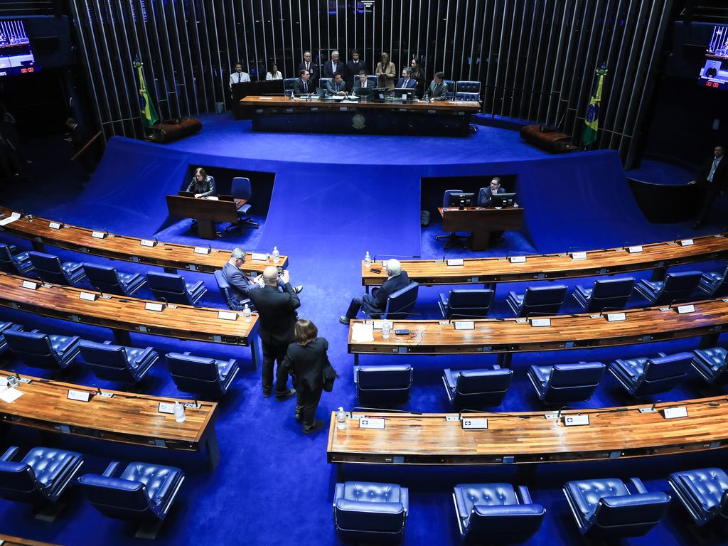 Aumento de deputados federais aprovado pelo Senado.